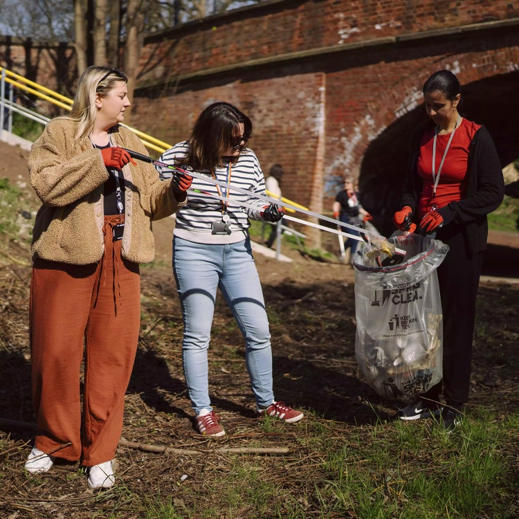 Packaging Timeline - Partnership with Keep Britain Tidy begins
